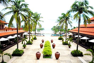 Furama Resort Đà Nẵng lần thứ 5 liên tiếp nhận giải thưởng Rồng Vàng
